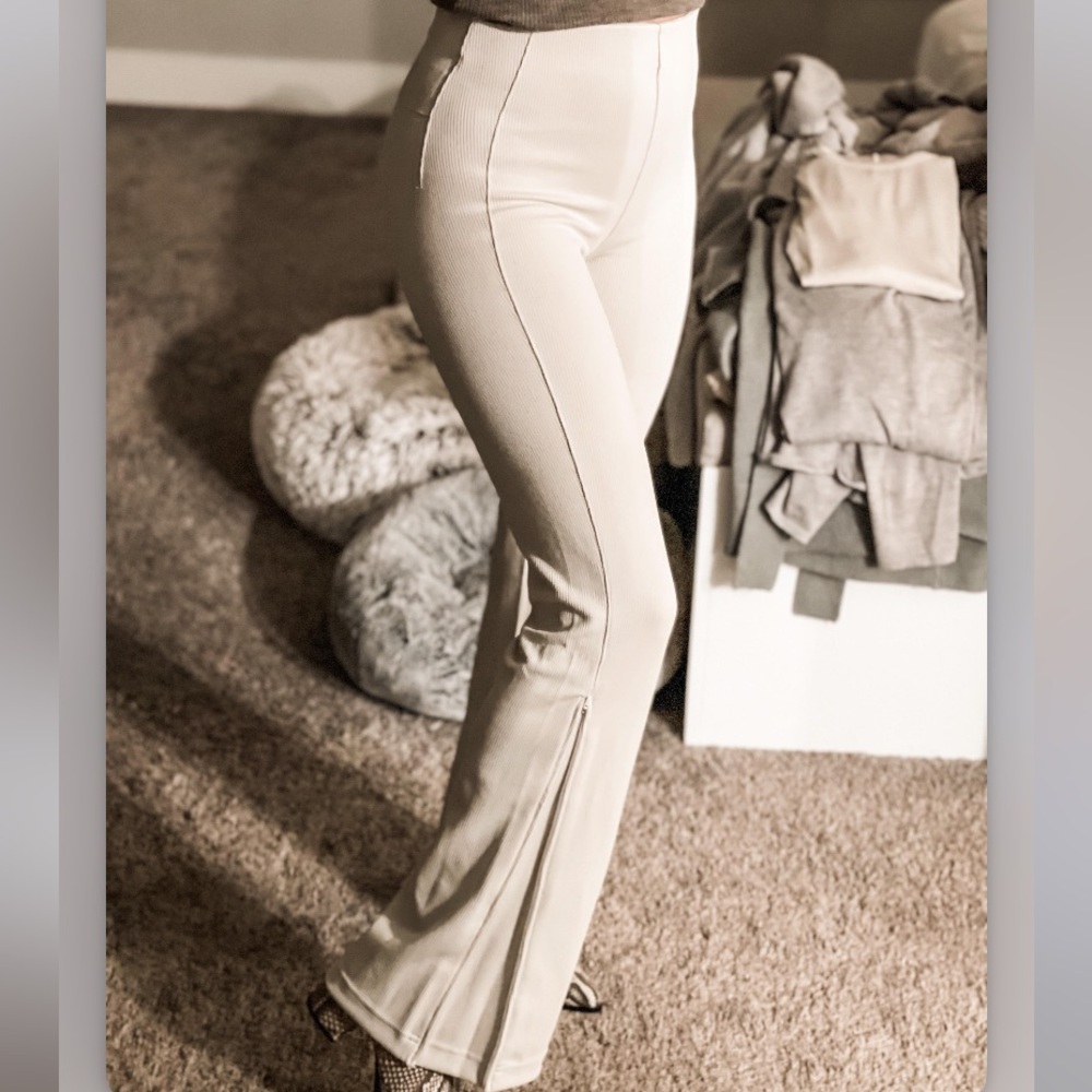 Lululemon Ribbed Softstreme Zip bottom Flared Leggings Pant Cream Size 4